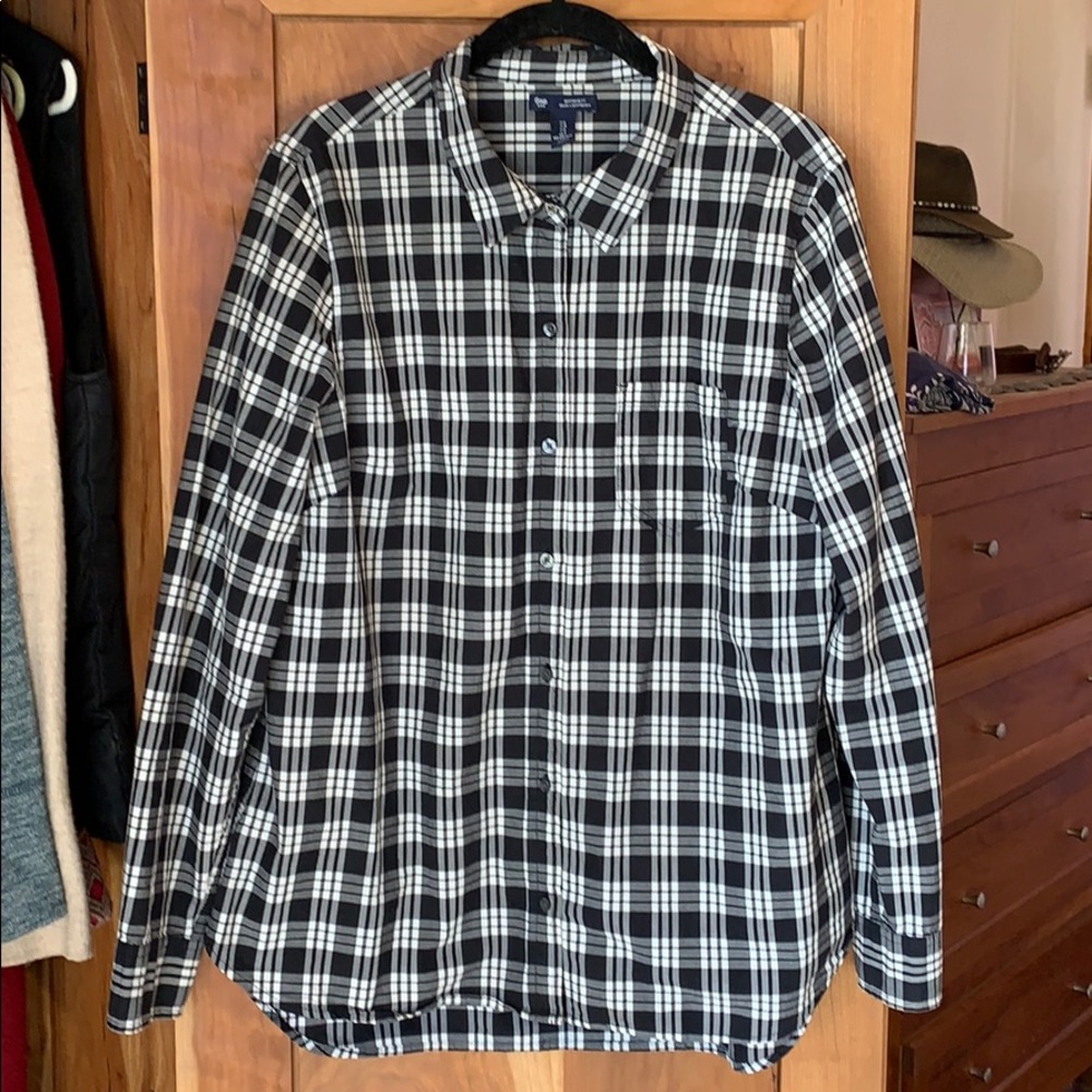 Gap women’s Long Sleeve Plaid Button Up Shirt